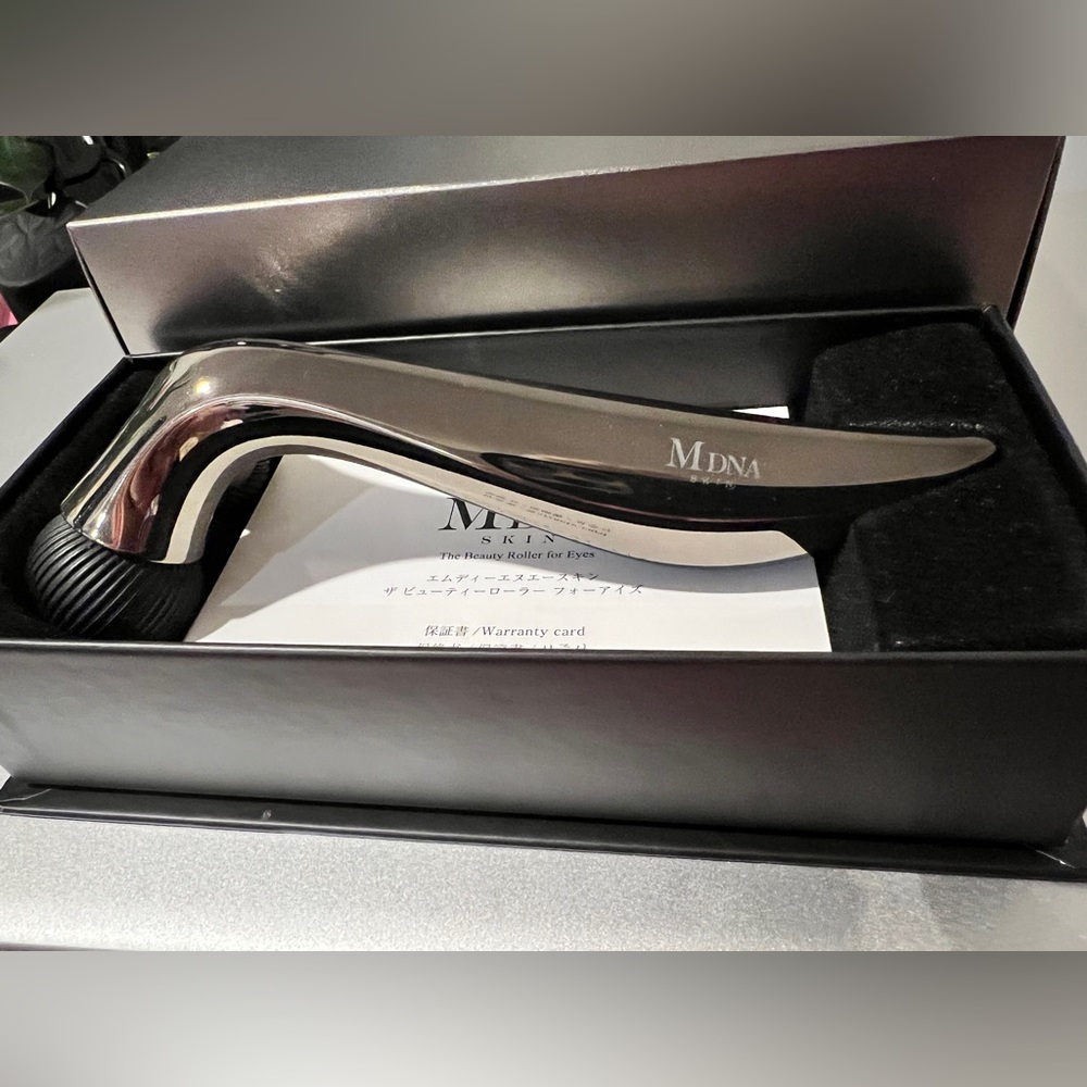 MDNA SKIN The Beauty Roller For Eyes *EUC* MSRP: $150.00 +Tax - Picture 3 of 5